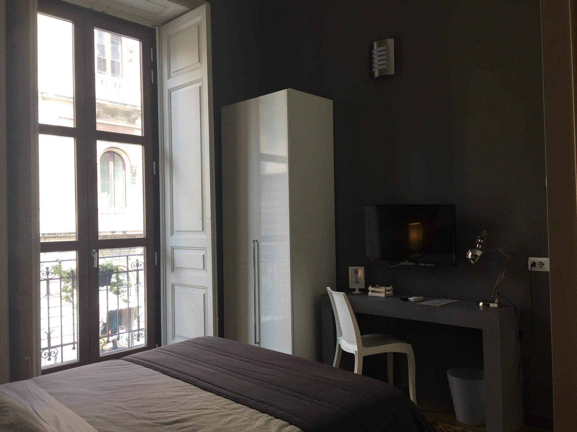 Ottomood Ala Ovest Centro Bed & Breakfast